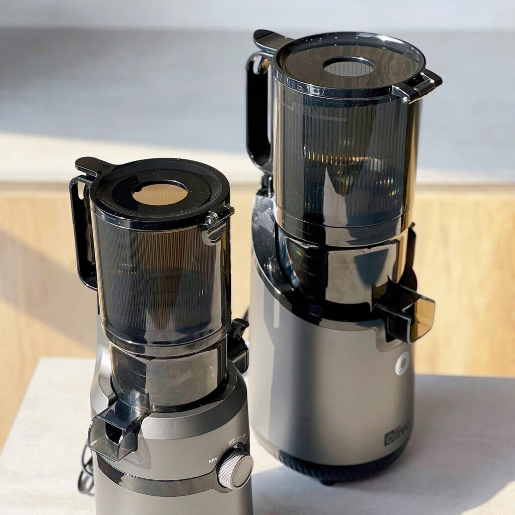 So sánh máy ép chậm Olivo SJ240 và SJ196 - miệng tiếp nguyên liệu