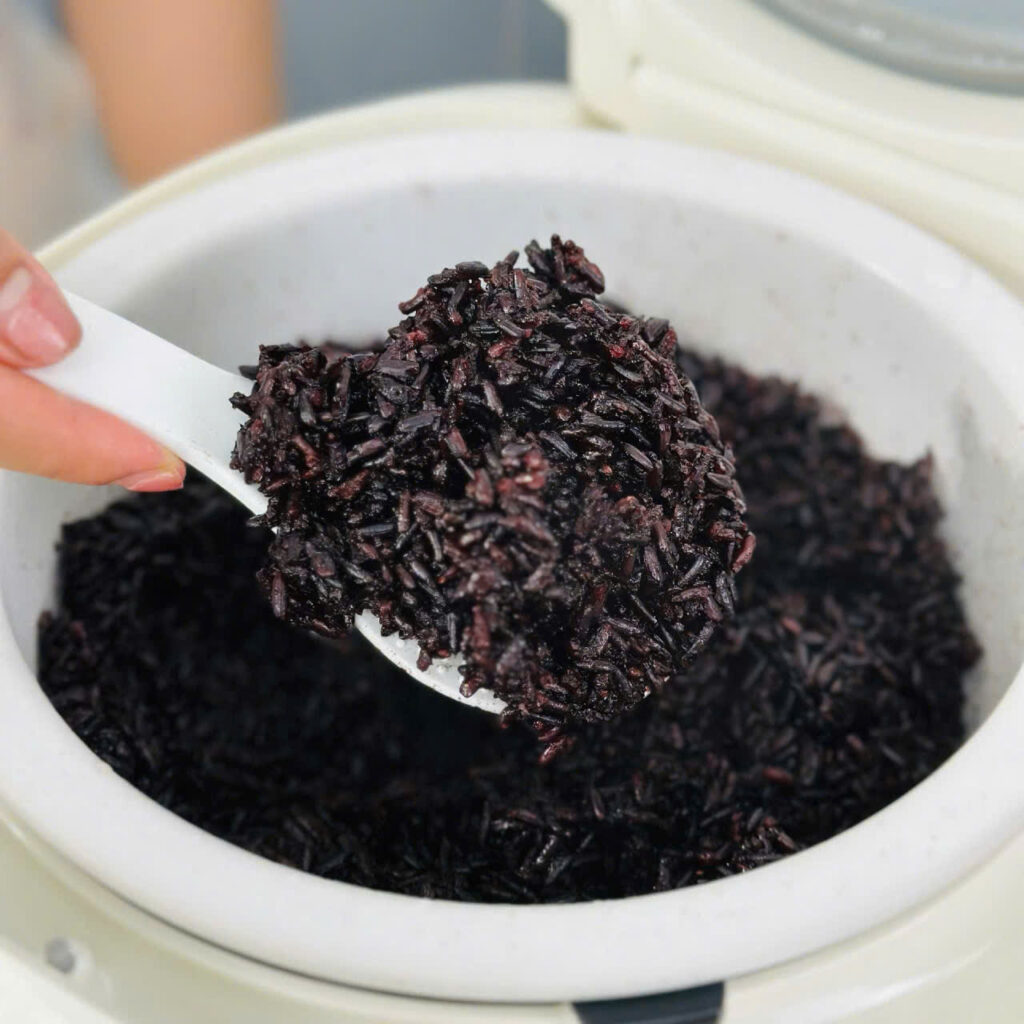 Nấu cơm gạo lứt bằng nồi cơm Unie URC815